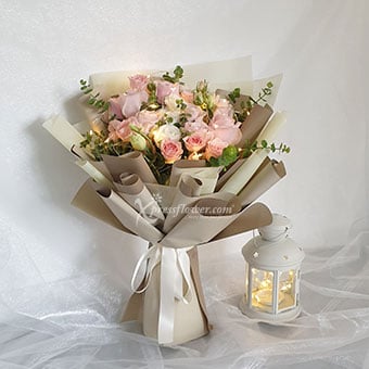 BQ2109 Champagne Dreams (9 Pink Roses with LED Lights)