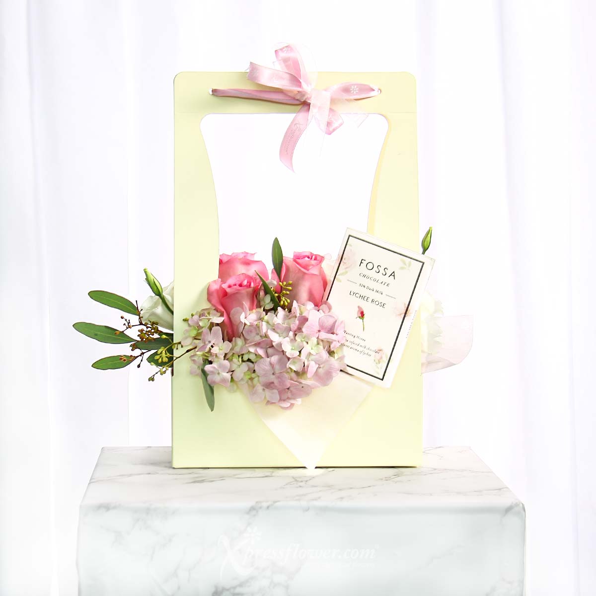 ABU2105 Graceful Pleasures Pink Roses & Hydrangea with Chocolate 1a