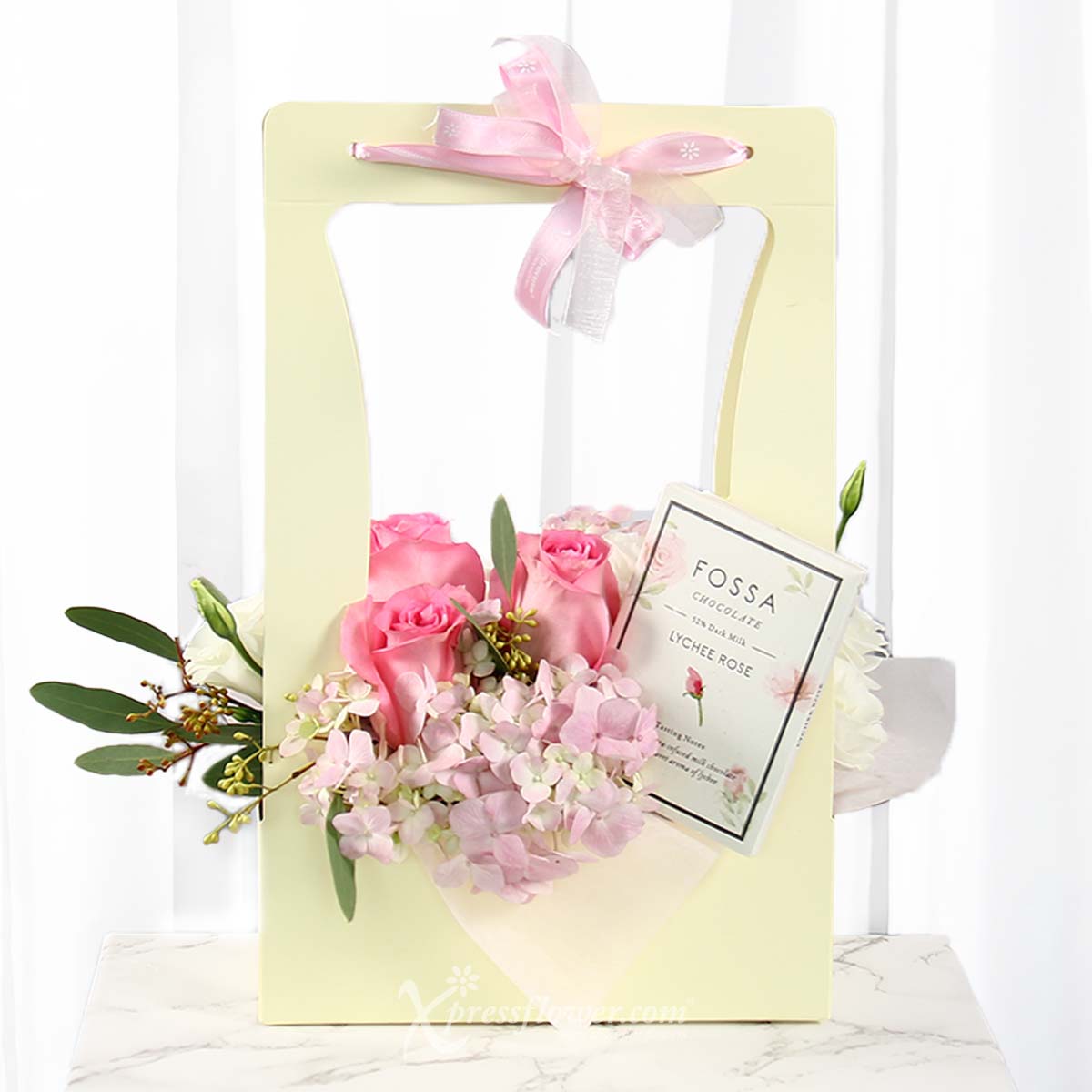 ABU2105 Graceful Pleasures Pink Roses & Hydrangea with Chocolate 1b