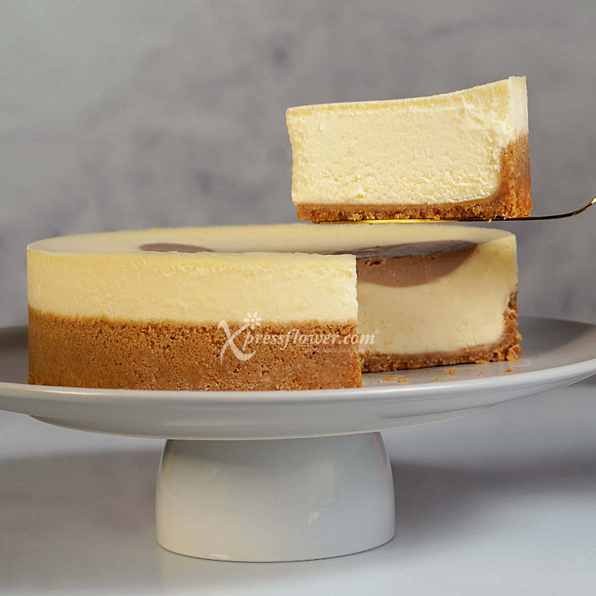 CFC2108 Over the Moon New York American Cheesecake (Cat & The Fiddle) 1b