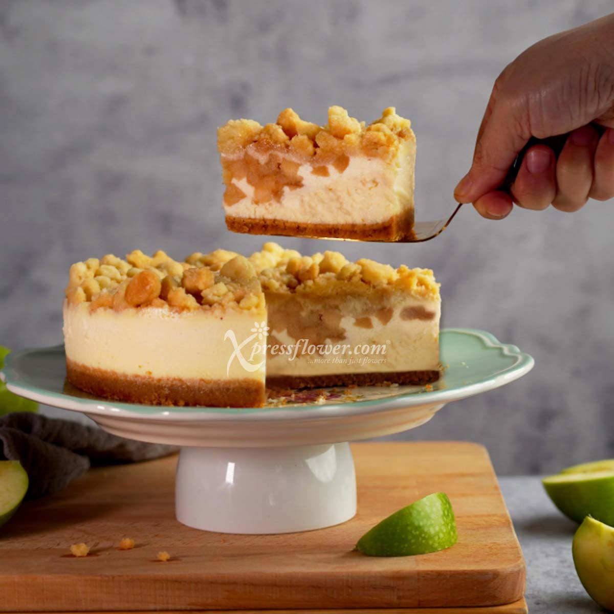 CFC2306 Apple of My Eye Apple Crumble Cheesecake (Cat & The Fiddle) 1c