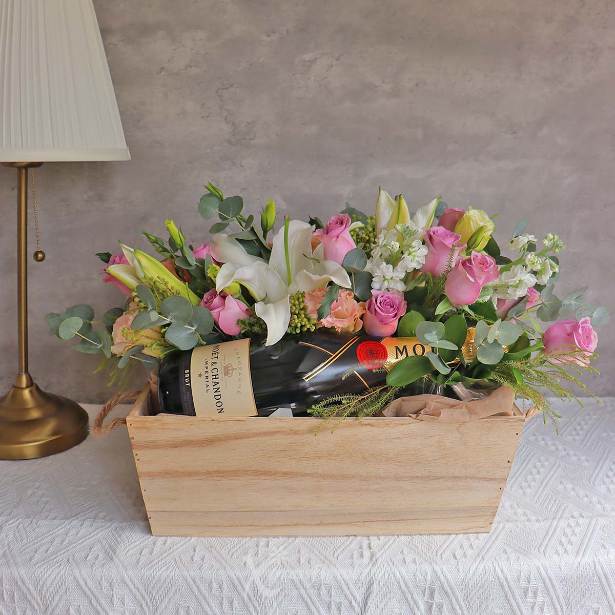 CW2305_Floral Reserve Roses Lilies with Moet Chandon Brut Champagne 3a