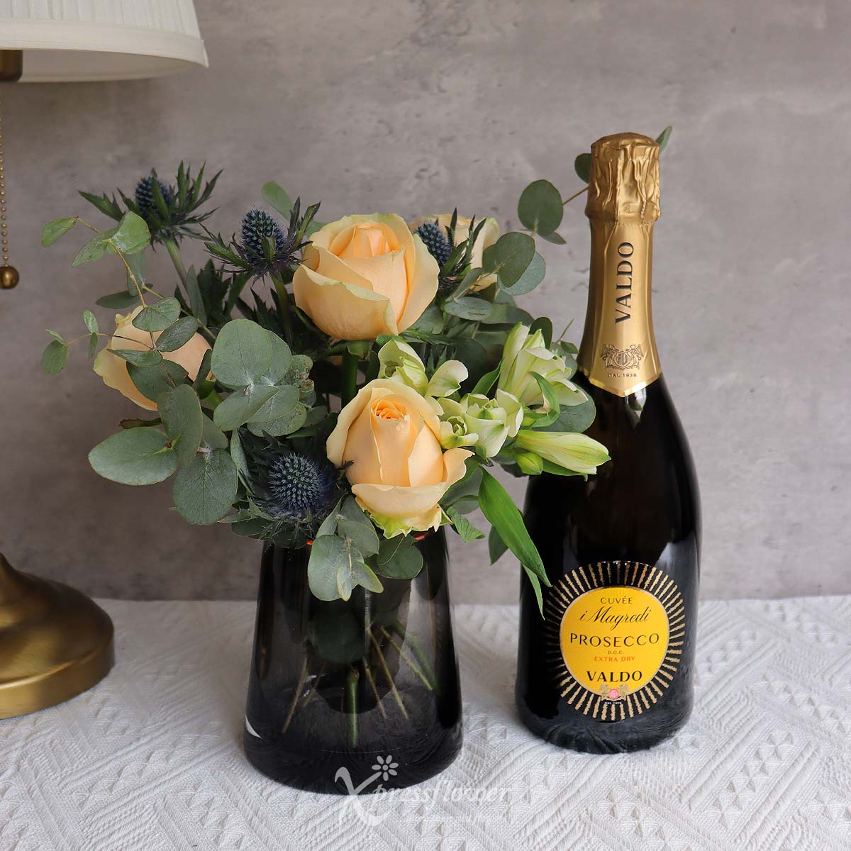CW2306_Sip Roses Roses with Prosecco 3a