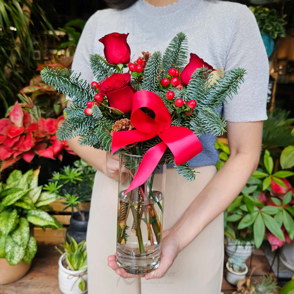 XMAR2521 Holiday Ember 3 Red Roses with Pine Cones 3a