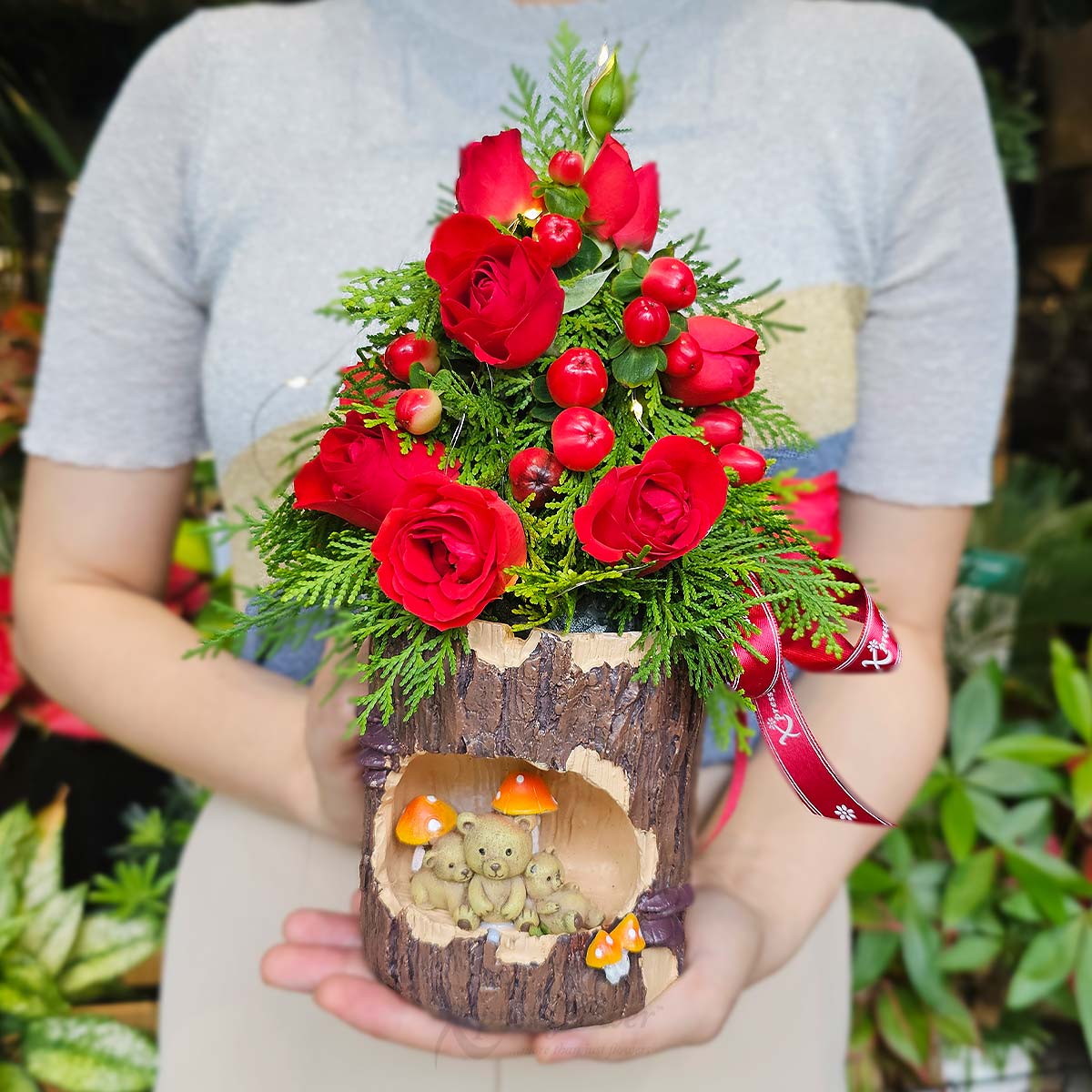 XMAR2522 Yuletide Warmth Red Rose Sprays 3a