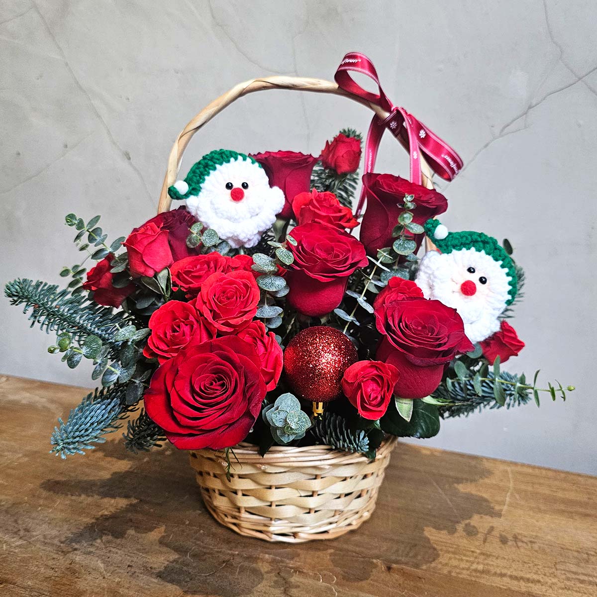 XMAR2523 Santas Whispers 6 Red Roses with Red Rose Sprays Mini Santas 3a