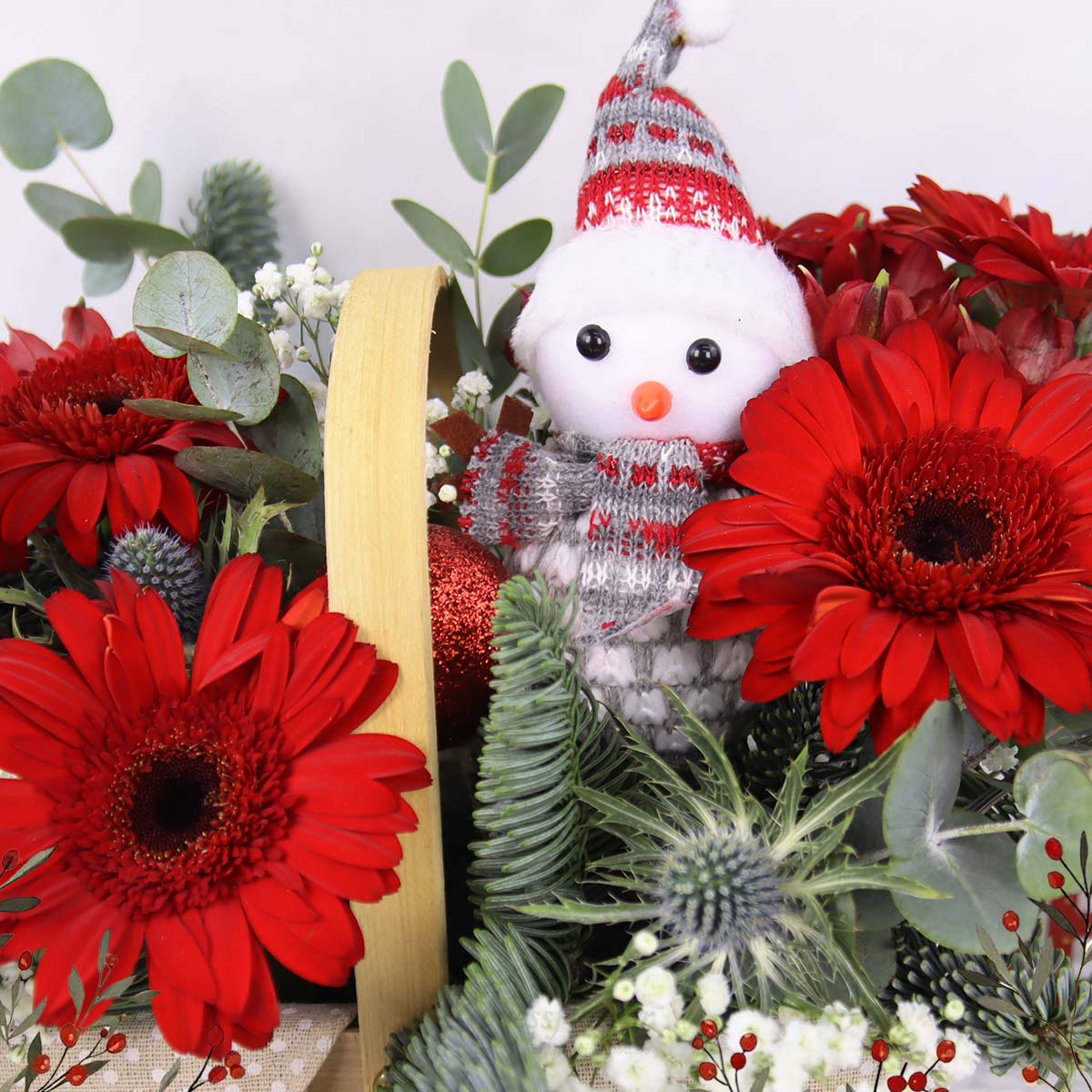 XMAR2524 Snowmans Garden 6 Red Gerberas with Christmas Snowman 1c