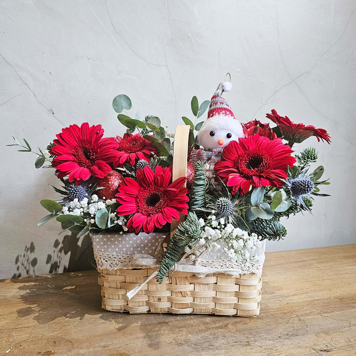 XMAR2524 Snowmans Garden 6 Red Gerberas with Christmas Snowman 3a