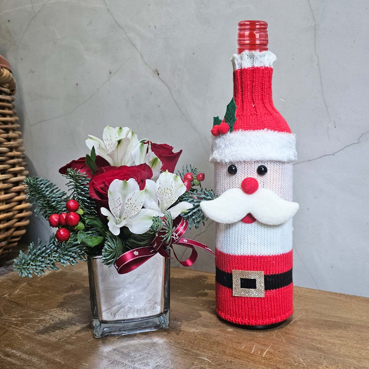 XMBL2541 Santas Joy Red Roses Arrangement Shiraz with Santa Claus Wine Cover 3a