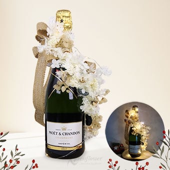 Golden Spark (Moet & Chandon Champagne with Christmas decorations)