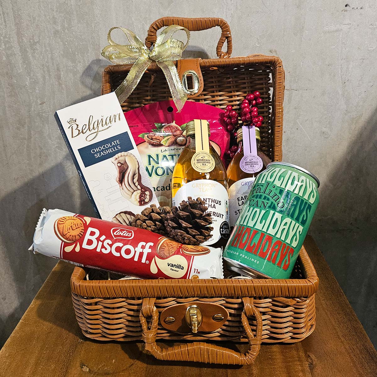 XMGH2584 Indulgent Harmony Christmas Gift Box 3a