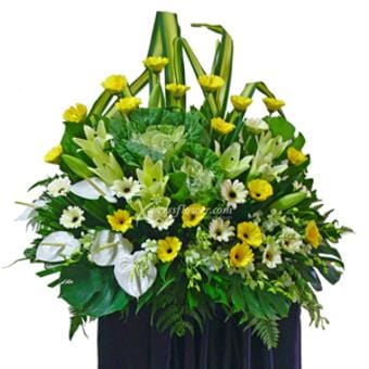Heaven on Earth (Funeral Condolence Flower Wreath)