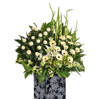 Sullen Marvel (Premium Funeral Condolence Flower Wreath)