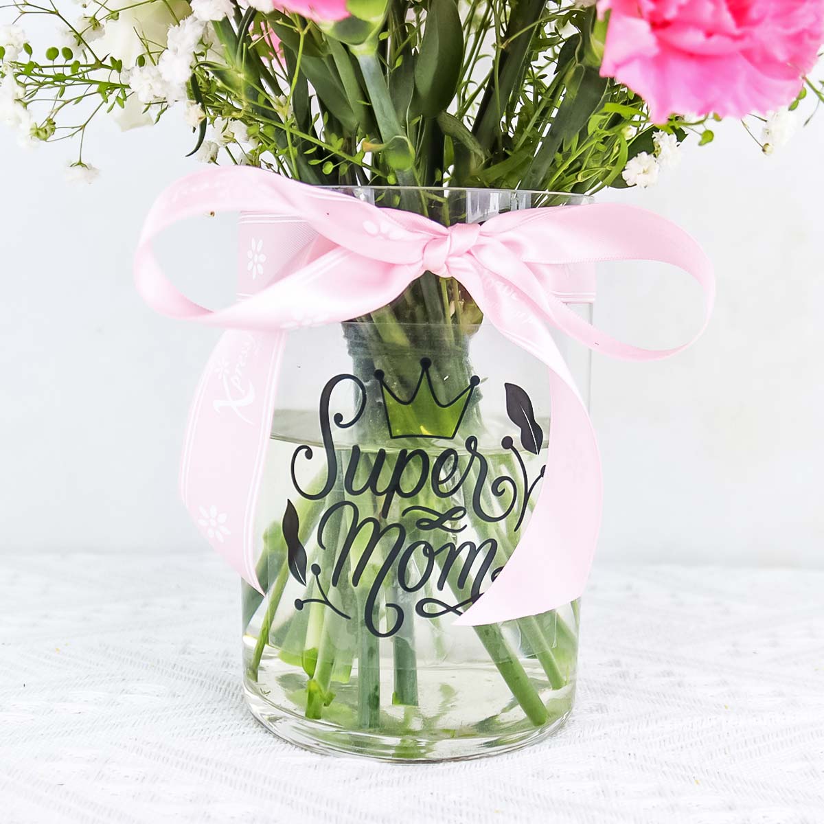 MDAR2453 Pink Delight (10 Shocking Pink Carnations with "Super Mom" vase) 1c