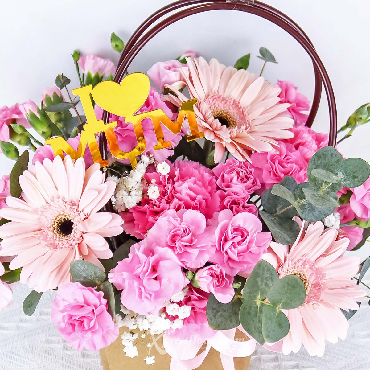 MDAR2455 Petals Parade (3 Pink Carnations & 3 Pink Gerberas with "I Heart Mum" decor) 1c