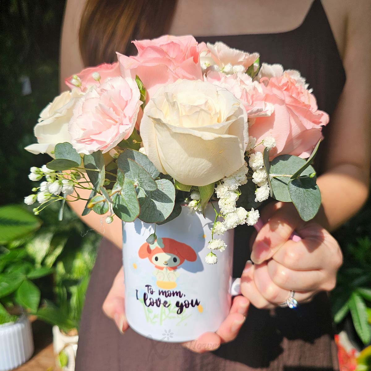 MDSN2582_sweet-melody-6-mix-pink-white-roses-to-mom-i-love-you-my-melody-mug_3a