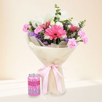 Lovely Treats (3 Dark Pink Gerberas with Pralino Chocolate)