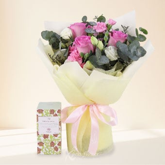Floral Indulgence (3 Dark Pink Roses with Whittard English Rose Tea)
