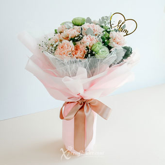 MDBQ2202 Mum’s Embrace (12 Pink Carnations with 'Mum' Heartshape Decor)