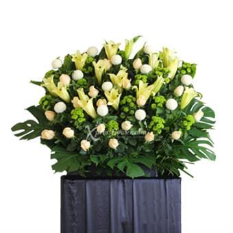 Gentle support (Funeral Condolence Flower Wreath)