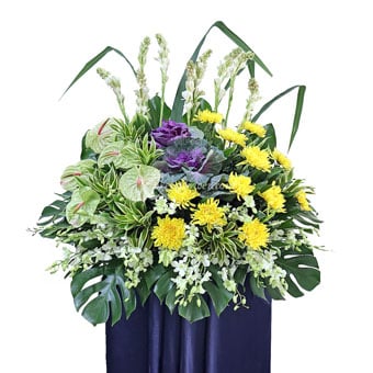 Warm Consolation (Funeral Condolence Flower Wreath)