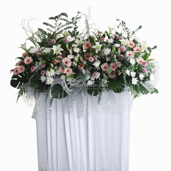 Willing Godspeed Funeral Condolence Flower Stand (L: 160cm)