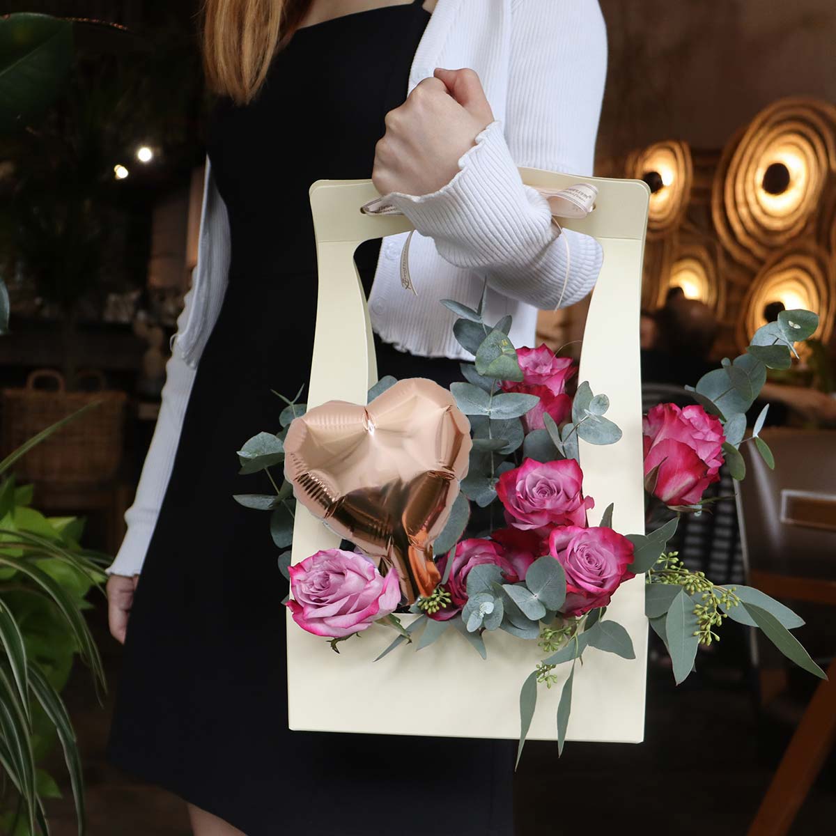 abu2202_blooming mulberry 6 yam roses with mini heart balloon new 3a