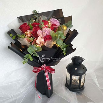 Glowing Fantasy (6 Red Roses with LED lights)