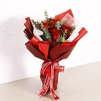 Dazzling Mystery (6 Red Roses with LED Lights)