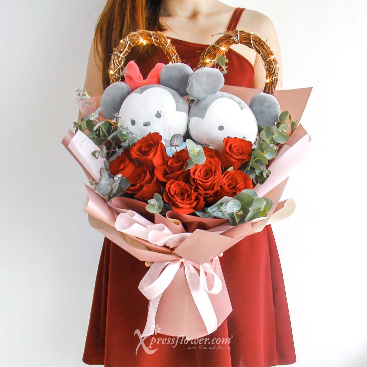 BQ2223 A Cuddly Affair 9 Red Roses Disney Mickey Minnie 4a