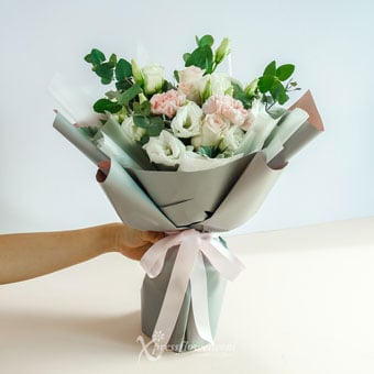 Delicate Love (3 Centre Pink Roses & 3 Pink Carnations)