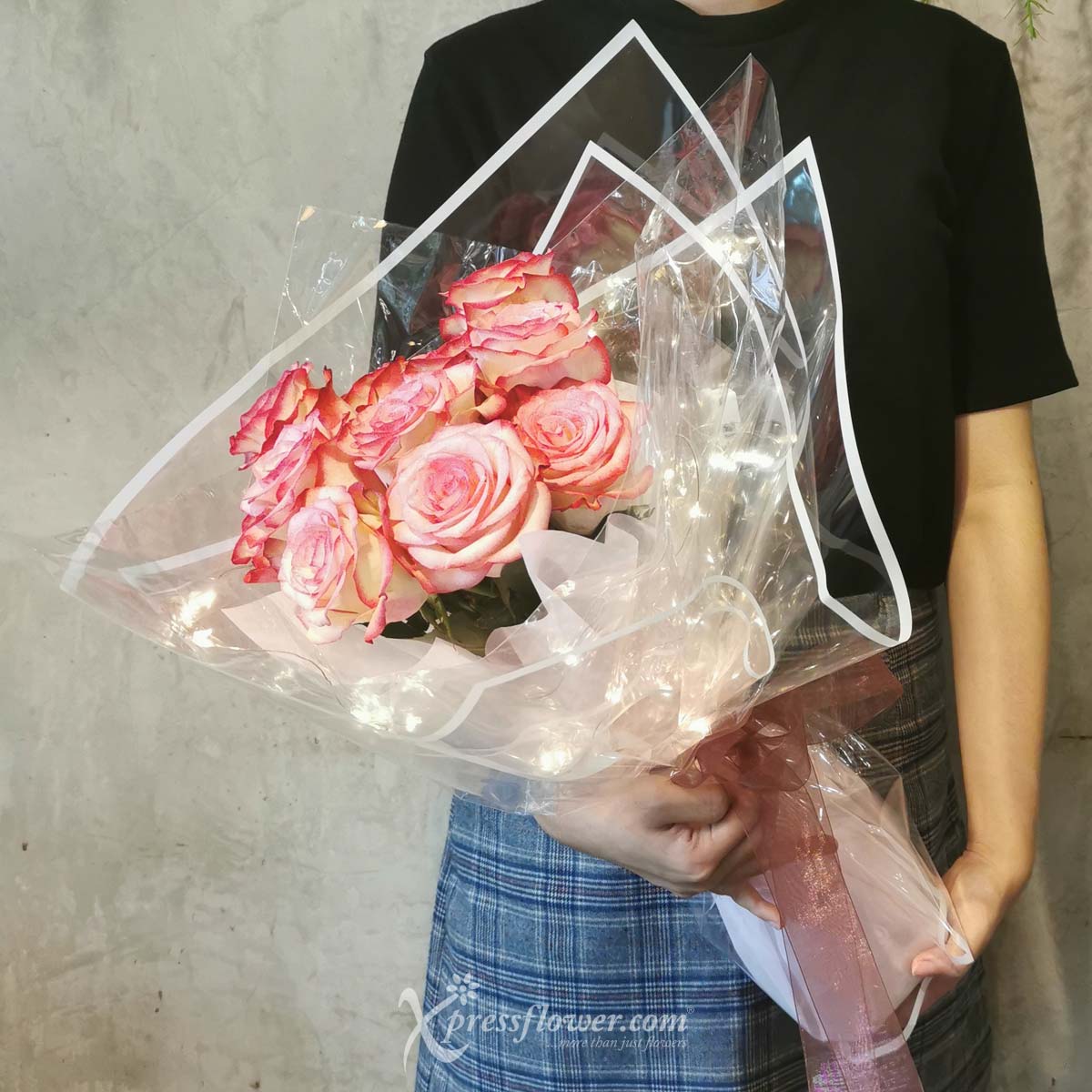 BQ2242 Blossoming Blushes12 pink roses 4a