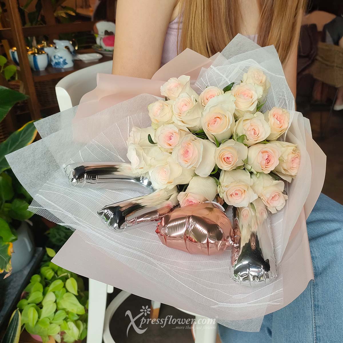 bq2243 bubbles cream 20 Centre Pink Roses 4a