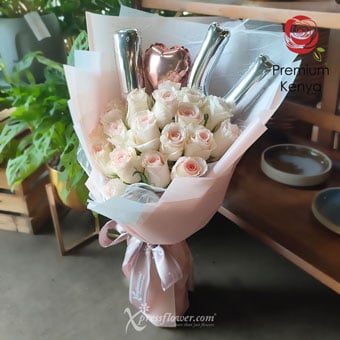 Bubbles & Cream (20 Centre Pink Roses with 