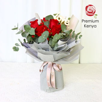 BQ2301 Love Illuminated (6 Red Roses with 'Love' LED Light)