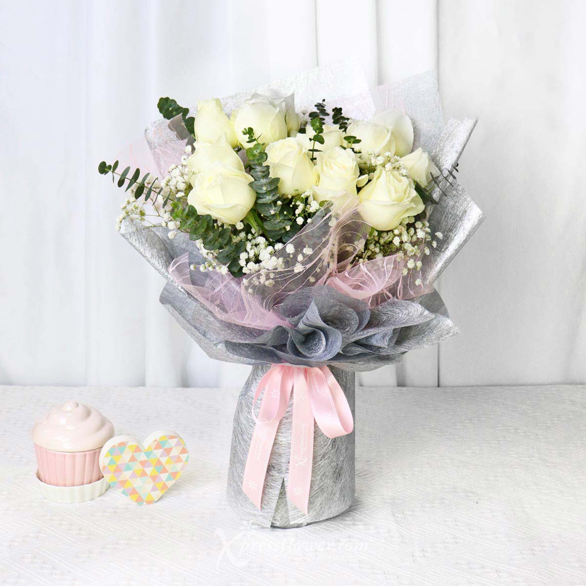 Loving Finesse (12 White Roses)