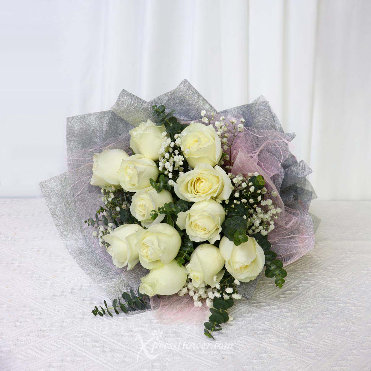 bq2305 loving finesse 12 white roses 1c