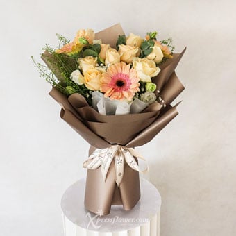 Blossom Bliss (9 Champagne Roses & 3 Peach Gerberas)