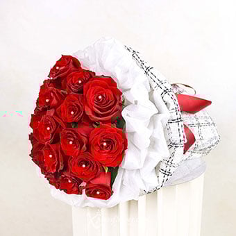 Fiery Desire (19 Red Roses)