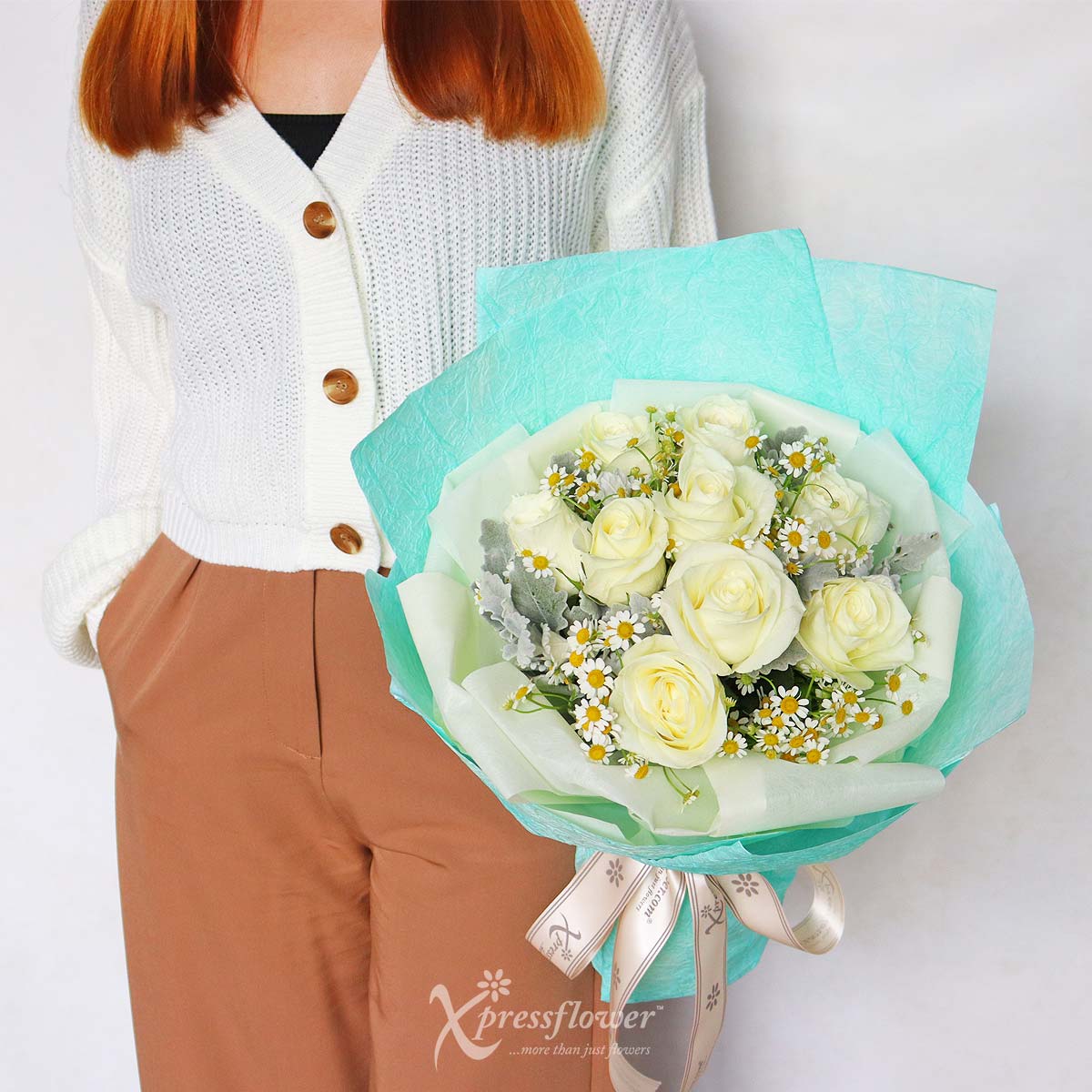 BQ2339_Pearly Serenade 9 White Roses