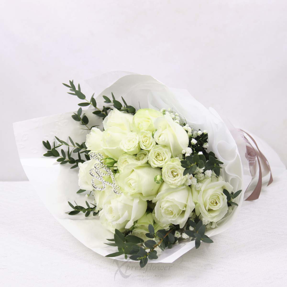 BQ2507 Ivory Whispers 12 White Roses 1b