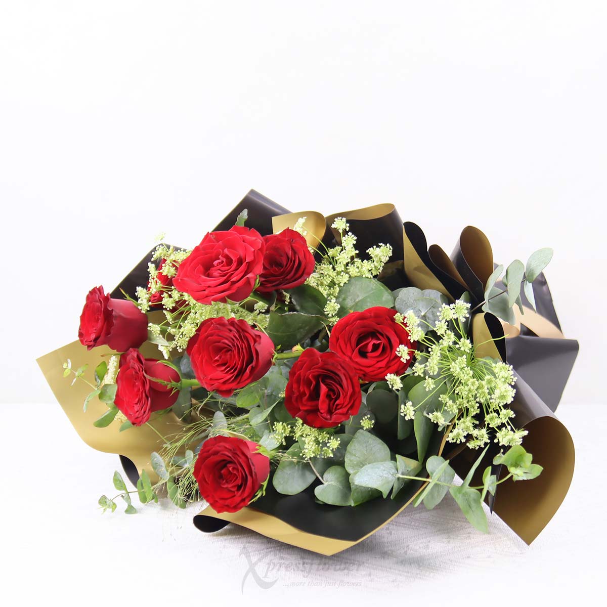 BQ2542 Eternal Flame 9 Red Roses 1b