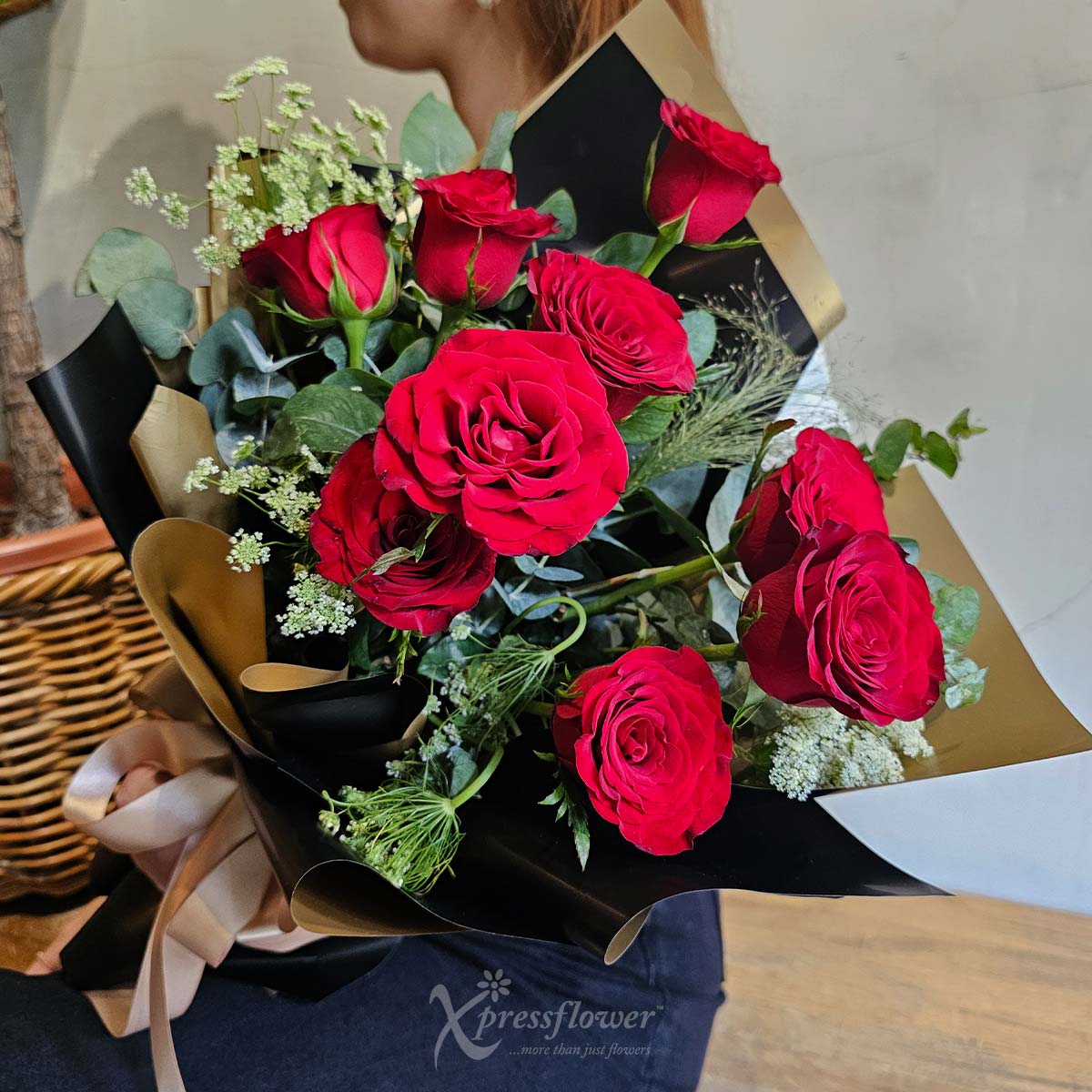 BQ2542 Eternal Flame 9 Red Roses 3a