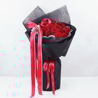 BQ2545 Pearl Passion (33 Red Roses)