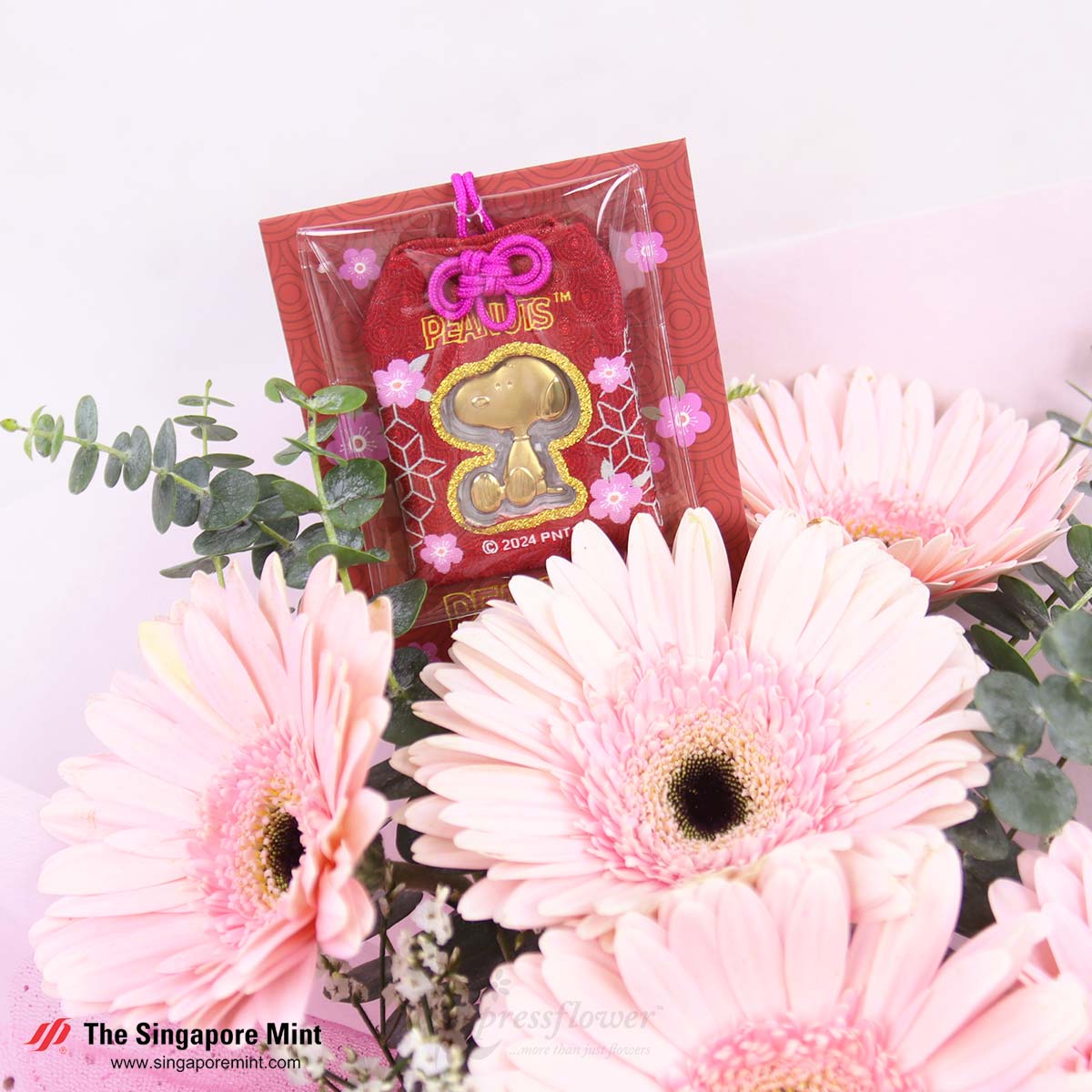 SGM2502_Pink-Whisper-6-Pink-Gerberas-with-SG-Mint-Snoopy-Gold-Foil-Charm-Bag_1c