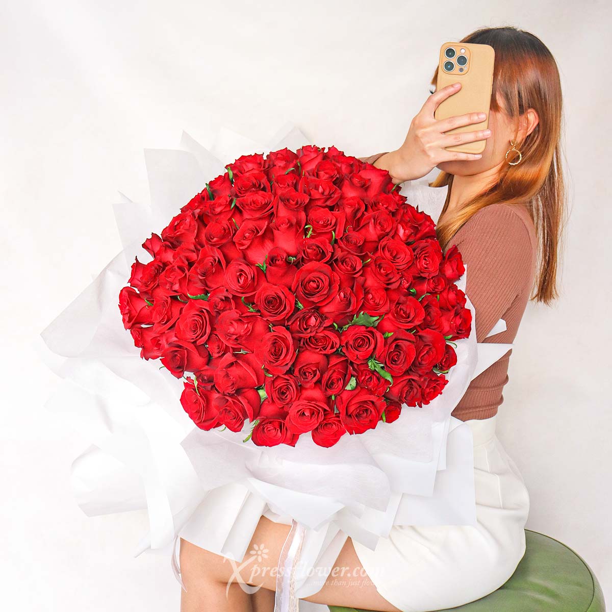 BQ2337_Crimson Eleganza 99 Red Roses 210923 4a
