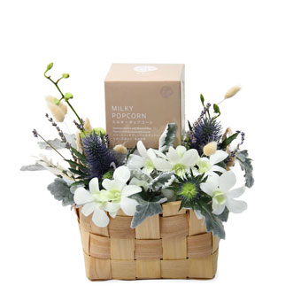 Online flower table AR2029 A Spot of Tea (3 White Orchids with Roji Milky Popcorn Tea)arrangement delivery Singapore