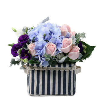 AR2031 Botanical Melody (Blue Hydrangea & 8 Pink Roses)