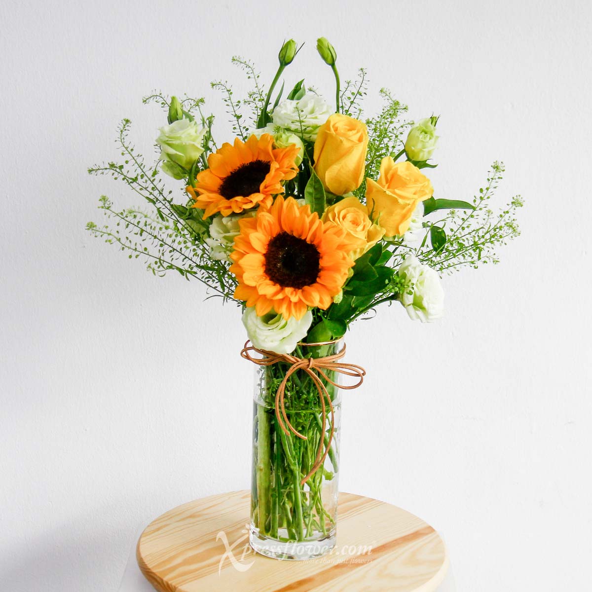 AR2206 Enduring Loyalty Sunflower Yellow Roses 1b