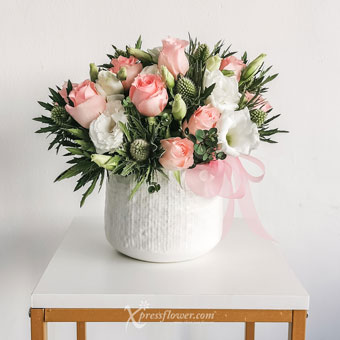 Sweetness Delights (12 Pink Roses)